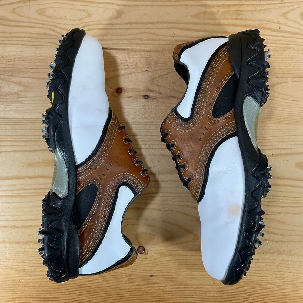 FootJoy Contour Series Saddle Golf Shoes
# 54024
Men’s 8.5 M
White Brown Black - Picture 7 of 9